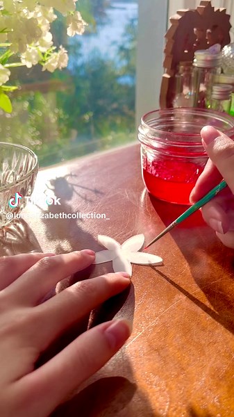 ☁️🌷making my new keychains🌷☁️ #jewlerymaking #jewlery #diy #shrinkydinks #shrinkplastic #shrinkydinkearrings #shrinkplasticearrings #lilyofthevalley #keychains