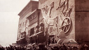 Sphinx from 'Ten Commandments' set unearthed in California