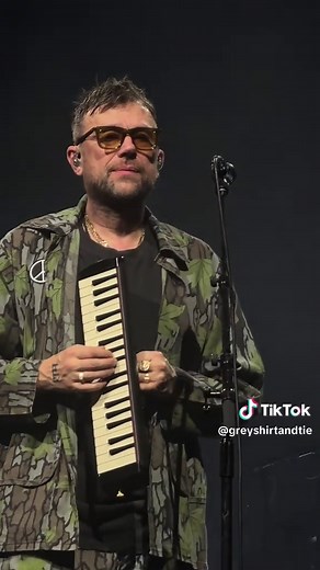 I’ve got sunshine in a bag Gorillaz - Clint Eastwood, The Mountain Tour Birmingham @Gorillaz #gorillaz #gorillazlive #themountaintour #gorillazthemountaintour