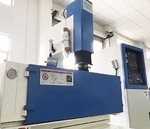 [Hot Item] Metal CNC Die Sinking EDM / Sparking Machine Znc540