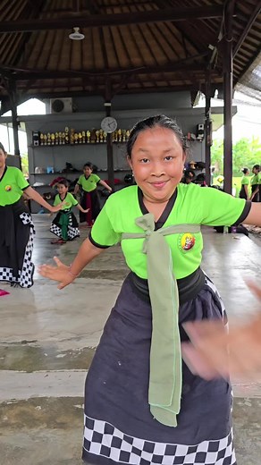 Belajar Menari Bali: Kesenian Tari Tradisional