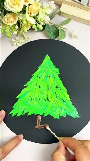 Let's create a beautiful Christmas tree print using paint and #creative #art #ChristmasTreeCrafts