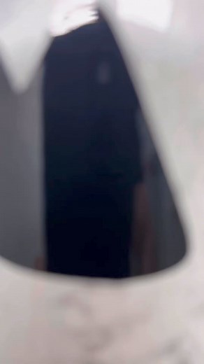 🎨 Pintar bicicleta | MMR Kenta Efecto Mármol Otro diseño que nos encantaría poder exponer para que se pudiera apreciar en vivo el atractivo efecto mármol. Este efecto se consigue utilizando una técnica denominada de máscara. Antes de esto, se pinta en negro toda la superficie del cuadro, para que al final aparezcan los gráficos que habremos cubierto con cuidado, quedando terminados en pintura. Posteriormente aplicamos el tono blanco. Sobre este color blanco, con la técnica de máscara, utilizand