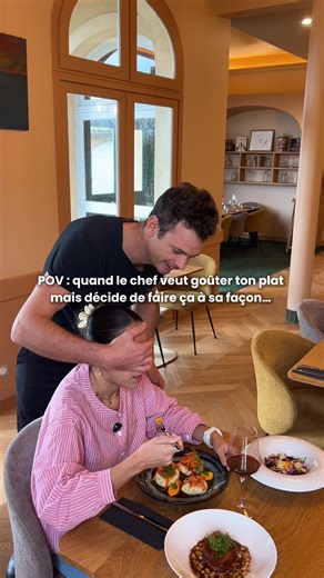 Bon… apparemment, je n’ai pas mon mot à dire 🥲 Heureusement que les plats chez Moss sont généreux, parce que le chef a quand même goûté à un peu de tout. #humour #nourriture #restaurant #chefcuisinier