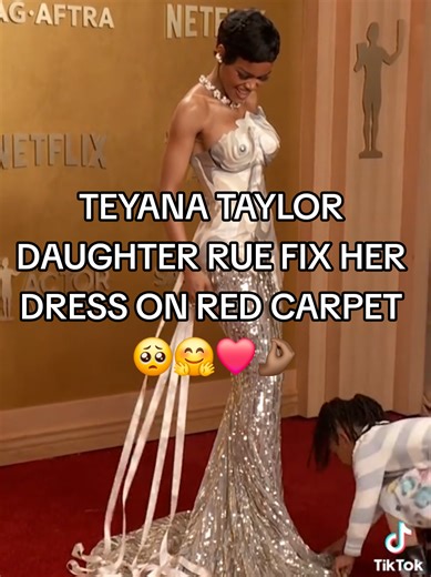 How cute is this 🥺🤗❤️❤️ #teyanataylor #ruerose #actorawards #awardceremony #fyp