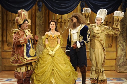Gerard Butler and Kristin Wiig Sing "Beauty and the Beast" in SNL's Hilarious Parody