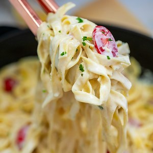 109K views · 110 reactions | ONE POT GARLIC PARMESAN PASTA is absolutely our family’s favorite one-pan dinner! --> https://30minutesmeals.com/one-pot-garlic-parmesan-pasta/ * | 30 MIN MEALS | Facebook