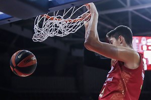 Aday Mara, el unicornio español de 2,20 m., derriba la puerta con 17 años: debuta en la ACB haciendo historia