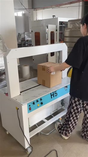 𝐎𝐌𝐆 𝐆𝐀𝐃𝐆𝐄𝐓𝐒 🇺🇸 on Instagram: "Automatic box strapping machine! 📦⚡ Watch this incredible machine wrap and secure packages with yellow straps in SECONDS! The efficiency, the precision, the automation... absolutely satisfying! 🤯 From loose box to ready-to-ship! 💪 Who else loves watching packaging machines? 👇 #packaging #satisfying #oddlysatisfying #packagingmachine #automation"