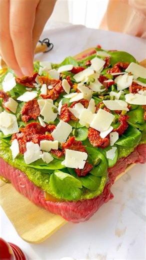 Rôti de boeuf farci à l’italienne (pesto, tomates confites)