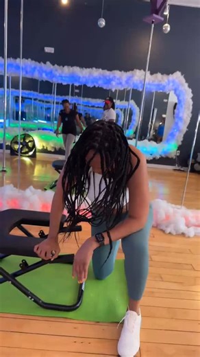 alias amber lights | -What the HELL 😵‍💫🤸🏽‍♂️! What the helly AM-B … what the … not an assisted handstand with some extra movement added on, felt nervous, looked... | Instagram