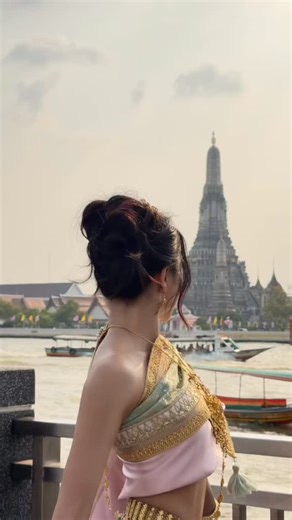 Khwanruedee on Instagram: "🇹🇭🙏🏻"