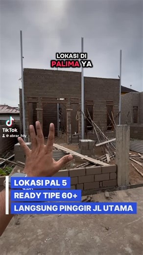Homee Pontianak on Instagram: "NEW LOUNCING RUMAH MINIMALIS DALAM KOTA # GREEN ZAFI RESIDENCE # PROMO KHUSUS UNIT PERTAMA CASH RP 460JT Lokasi Jl.Husen hamzah PAL 5 Total 5 unit TYPE 60++ 👉 5 Menit ke PGRI Pontianak 👉 5 Menit ke POLITEKNIK AISYIYAH Pontianak KAWASAN KOMPLEK RAMAI PENDUDUK SPESIFIKASI : - LT (10 x 15.5m) - 2 Kamar Tidur - 2 Toilet - Lantai Granit 60 x 60 - Pintu Jendela Kayu Bengkirai - Plafon Bermotif Drop Siling - Air Bersih PDAM - Listrik 1300 Watt - Rangka Atap Baja Ringan