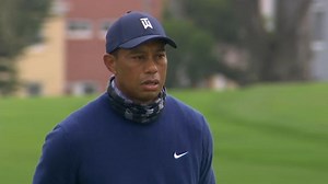 Tiger birdies from 33 feet out with his new putter