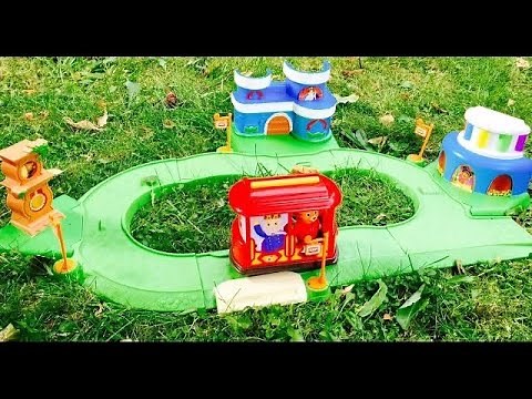 DANIEL TIGER'S NEIGHBOURHOOD Trolley Track Toy Set!