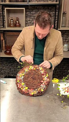 DIY Easy Natural Cone Bouquet Festive Blooms for Elegant Weddings #lisianthus #alstroemeria