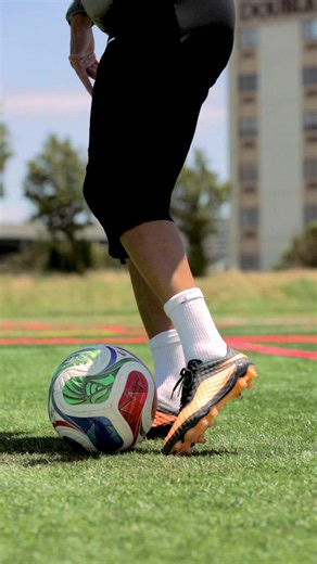 Weak foot striking technique to master your finishing #soccertechnique #soccer #football #soccertutorials