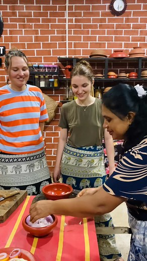 oh wow😱 Discover the taste of Sri Lanka 🇱🇰✨ Join our traditional Sri Lankan cooking class in Sigiriya and learn to cook with fresh coconut, spices, and love ❤️ Experience local culture, taste authentic flavors, and take home unforgettable memories! 👉 Book your class today at Eco Kitchen Sigiriya 🌿 Sri Lankan cooking class Sigiriya, traditional Sri Lankan food, Eco Kitchen Sigiriya, cooking experience Sri Lanka, things to do in Sigiriya, Sri Lankan cuisine, authentic Sri Lankan cooking, Sigi