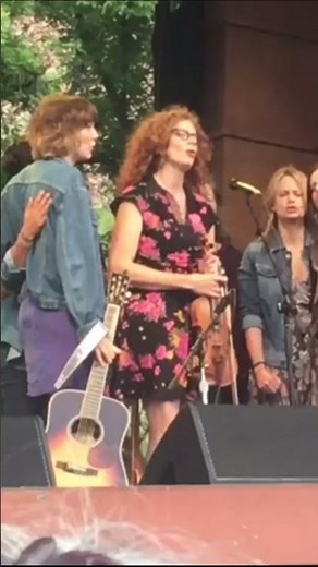 Missy Raines, Becky Buller, Molly Tuttle, Sierra Hull, Alison Brown - Down to the River to Pray