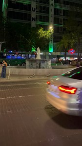 Así es un sabado en la noche en AV Chapultepec en #Guadalajara… y si de repente aparezco atrás de ti 😬 | Micky villales