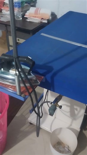 आसानी से कपड़े को प्रेस करें जलने का रिस्क नहीं है || steam iron press machine laudary |