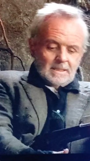 Anthony Hopkins empty the Winchester Model 1886. Alec Baldwin. The Edge (1997). Lee Tamahori 📽