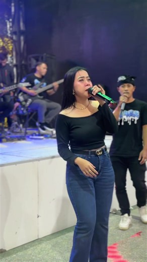 Merlin dan Nenden Rosa - Musik di Angkringan Tehita