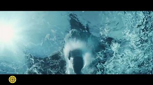 135K views · 5K reactions | Idén nyáron Jason Statham-nek egy bitang nagy cápával gyűlik meg baja. Az biztos, hogy ebbe a kalandba nem szívesen kóstolnánk bele! Augusztustól mozikban a #MegAzŐscápa! | MoziStar | Facebook