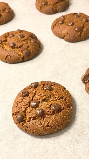 7.7K views · 165 reactions | Acesti cookies cu ciocolata sunt de...