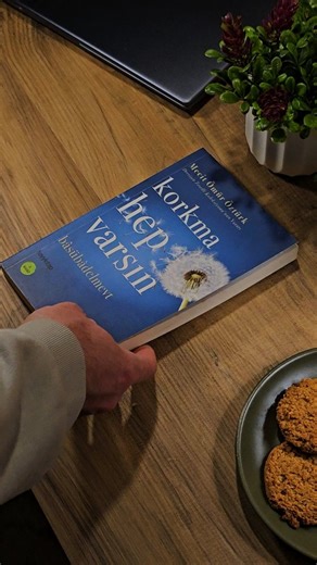 🥀Emirhan• on Instagram: ""Âhiret düşüncesiyle bağlantısı zayıflamış bir asırda yaşadığımız için ruhumuzu ihmal ediyoruz ve bunun tam manasıyla farkında bile olamıyoruz. Etrafımız bedenimize yönelik birbirinden farklı o kadar çok imkân ve uyarıcı ile kuşatılmış durumda ki ruhumuzun açlığını hissedemiyoruz. Derinliklerden gelen bir feryat, hayat koşturmacasının içerisinde kaybolup gidiyor." Korkma Hep Varsın/Mecit Ömür Öztürk syf.9"