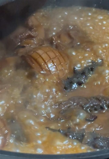 This is making braised sea cucumber with scallion. You won’t believe how good this is! #ChineseFood #HomeCooking #Foodie #CookingTutorial #Yummy
