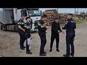 Tupeu de mafiot ! Sechestrează poliția112 ! Pădurari prinși în fapt cu mafia lemnului !