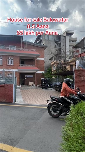 House for sale Baluwatar Land :- 8.5 Aana Price :-85 lakh per Ana Bato :-13 ft Contact:- 9849117726 WhatsApp me serious buyer only Note :- visiting charge Applied ( plz don’t call for free visit )