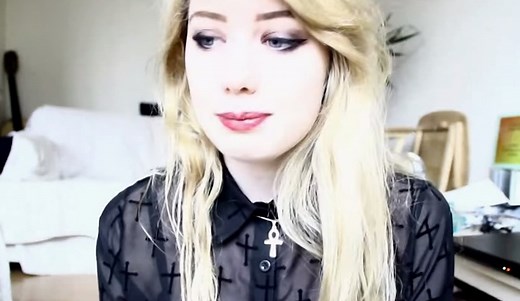 5 Pros and Cons of Bleaching your Hair - HRF