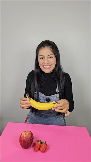 🍎🍓🍌 Qual dessas frutas não é vermelha? Aprendendo as cores 🤔❤️ #cores #frutas