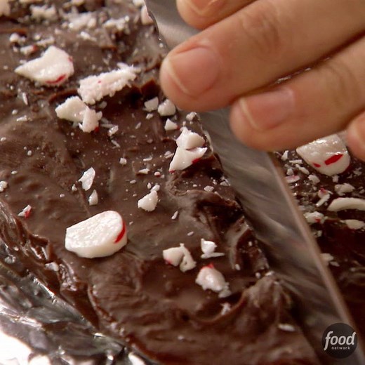 If you've been ready for Christmas since the first day of fall, The Pioneer Woman - Ree Drummond's Peppermint Fudge is for you! Get more recipes from Ree, Saturdays at 10a|9c and subscribe to discovery to stream more episodes of the show: https://links.discoveryplus.com/P6K9VEgeygb. #discoveryplus Get the recipe: https://foodtv.com/3DM5TIQ | Food Network