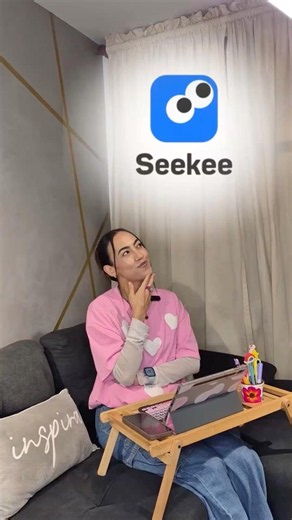 Mi jefe: “Necesito un póster ya” 😱 Yo: una frase en Seekee y listo ✨ #trending #app #ai #fyp