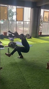 31 - roll out to single leg squat