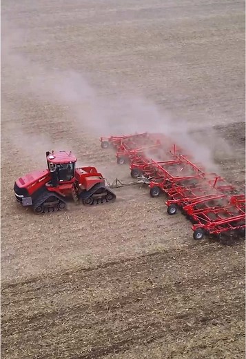 The Wil-Rich QX2 field cultivator, made for the demands of today’s agriculture. 💪🏻 #vaderstad #vaderstadna #tillageequipment #tillage24 #farminglife #soilcultivation #wilrich #wilrichsolution #fieldcultivator