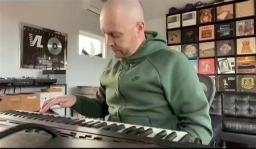 DATO CURIOSO El productor musical Jake One fue el compositor de la cancion de entrada de John Cena y aprovechando el retiro de Cena explicó como se creó la cancion. | CR Wrestling