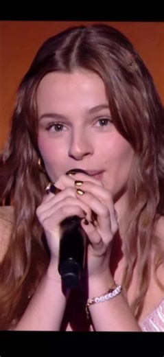 Prime 12 ! Anouk chante