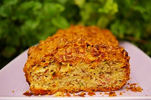 Cake au lard, courgette, noix pour 6 personnes - Recettes - Elle à Table