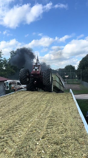 Ihc 1046🌽🔥☀️ . . . . . . . . . . . #agriculture #ihcpower #ernte2025 #fy #tractor