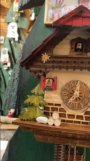 How does a Coo coo clock work?