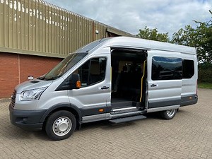 17 Seat Ford Transit Euro 6 Minibus - Walkaround Video