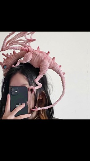 Make a pipe cleaner dragon with us#DIY #diydragon #pipecleaners