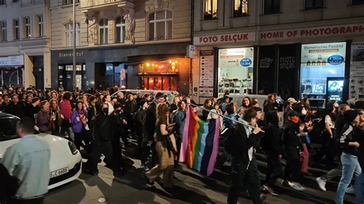 Linke Demo zur Walpurgisnacht in Berlin-Kreuzberg vor 1. Mai