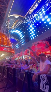 🎤Sing-along with Common Kings🎤 | Fremont Street Experience