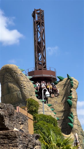 Croc Drop at Chessington World of Adventures 🐊 We love the theming of this family drop tower 😍 #chessington #chessingtonworldofadventures | Theme Park Worldwide