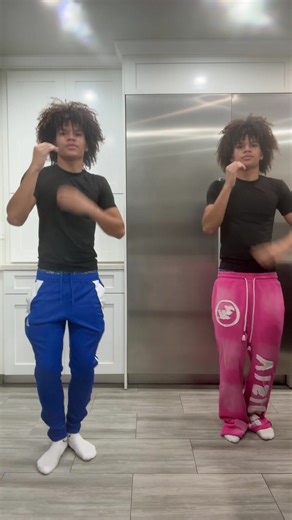 dance was lowk hard asl😂 pants from @timeloopvisionz |code royce| #fypシ #viral #royce2k #explorepage✨ #dancingtrend